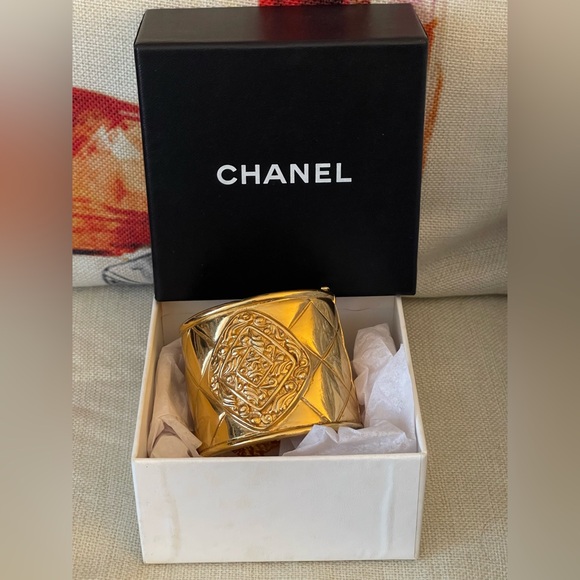 CHANEL⭐️RaRe⭐️Vintage Quilted Byzantine Cuff Bracelet, 1980s⭐️w/box & COA⭐️ - Picture 10 of 11
